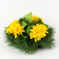 Dirbtinių gėlių vainikas su chrizantemomis