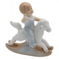 Statulėlė porcelianinis vaikas ant arkliuko
