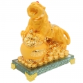 Statula auksinis tigras ant stiklinio padėklo