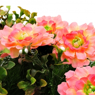 Vėlinių vainikas iš dirbtinių rožinių azalijų gėlių