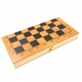 Stalo žaidimas šachmatai, šaškės ir nardai