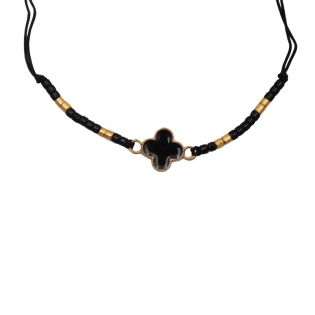 Sutraukiama apyrankė su...